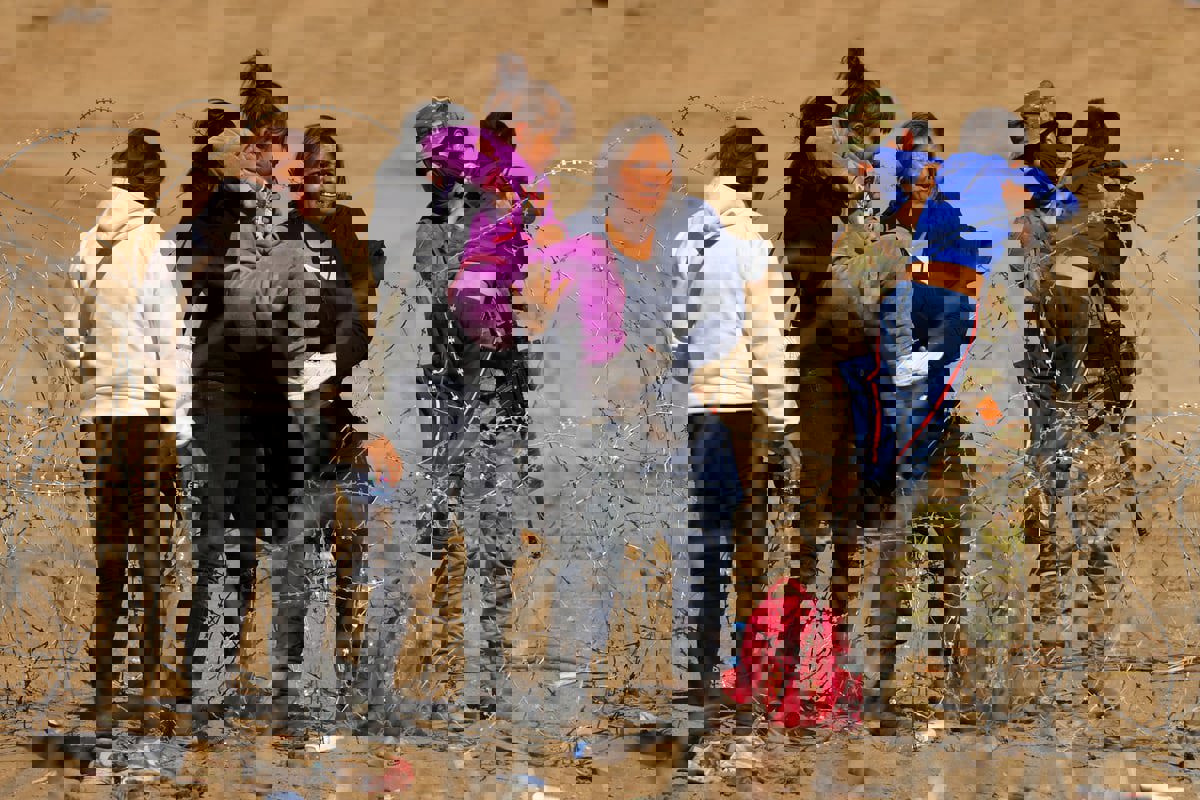 نيويورك تايمز: بايدن يفشل في التعامل مع ملف الهجرة