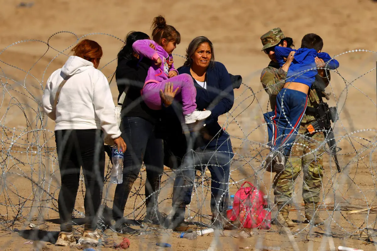 نيويورك تايمز: بايدن يفشل في التعامل مع ملف الهجرة