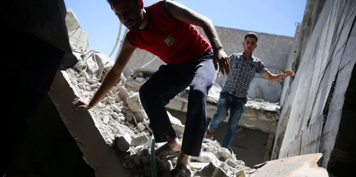 أزقة الموت في حلب.. ممرات إنسانية تحت إشراف "قناصة" الأسد