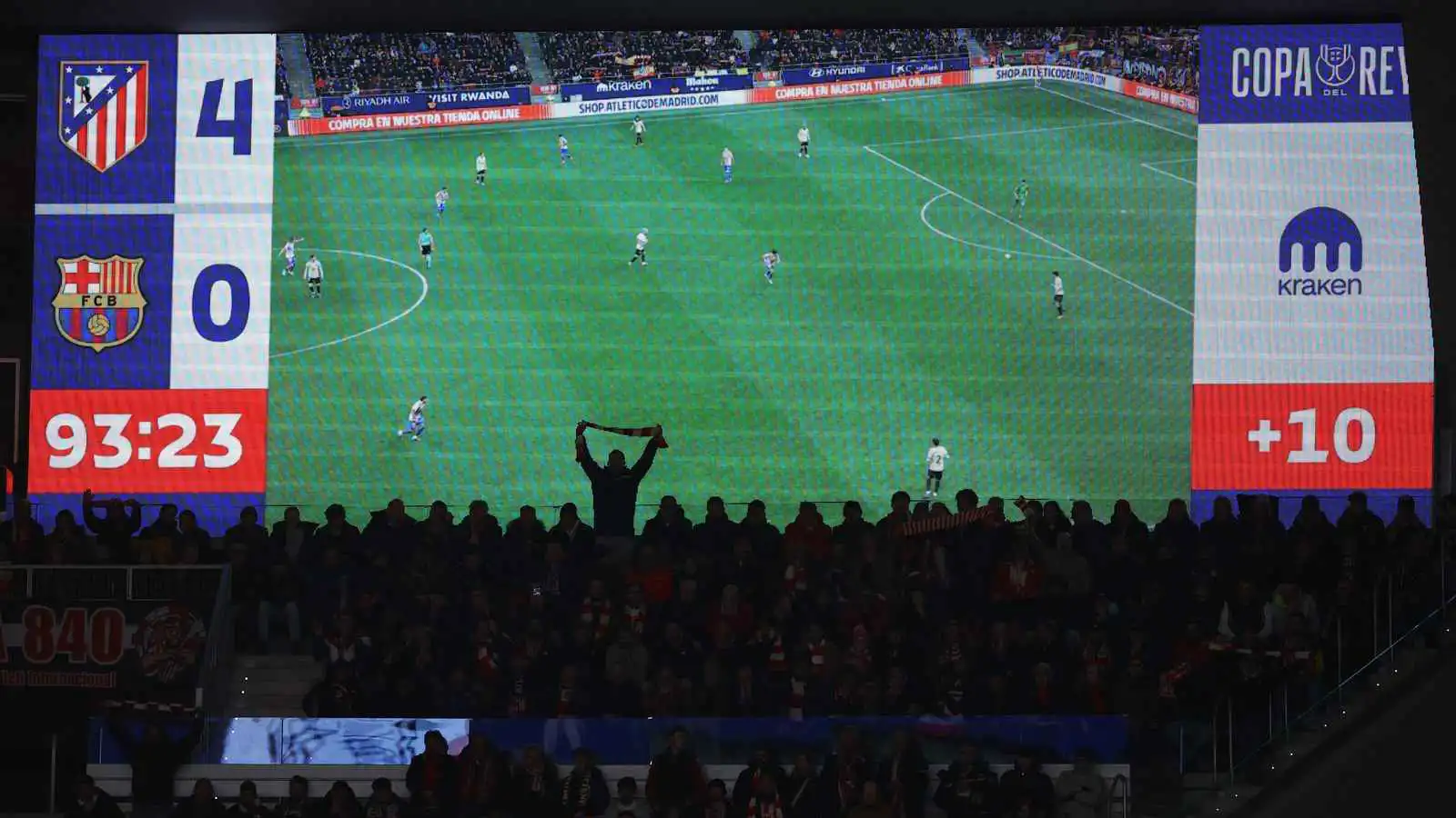 كم مرة فاز أتلتيكو مدريد على برشلونة برباعية؟