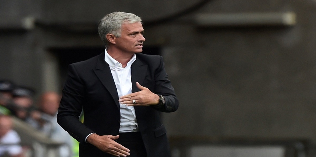 جوزيه مورينيو يتوقّع معركة شاملة بين مايويذر ومكغريغور