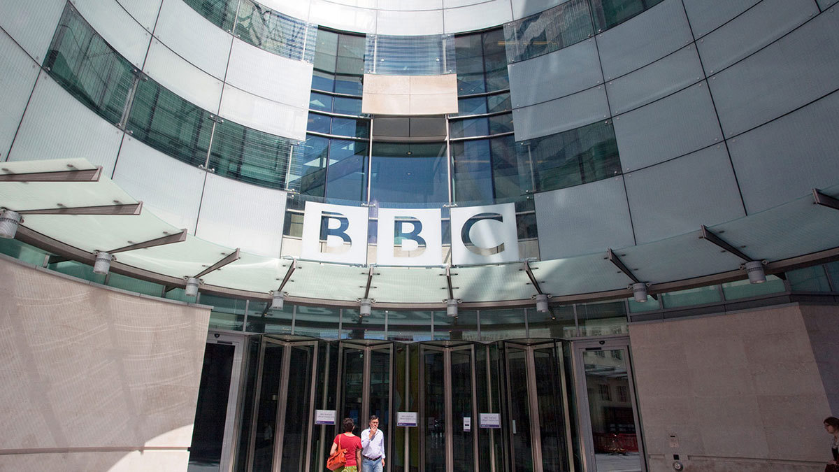 سعوديون يردون على تقرير لبي بي سي اتهمهم بـ"التطرف" في الوطنية