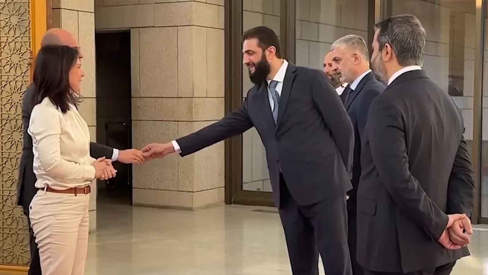 "معضلة الفصائل" تؤخر تطبيع الغرب مع الإدارة السورية الجديدة