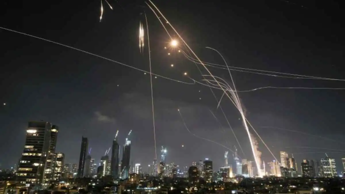 الحرس الثوري الإيراني يشن ضربات صاروخية على تل أبيب وحيفا والقدس