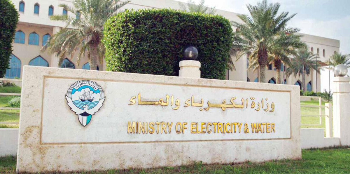 عمال بالكويت يسرقون الماء من وزارة الكهرباء والمياه