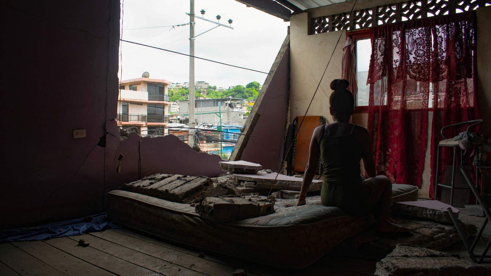 عشرات الجرحى وأضرار واسعة جراء زلزال قبالة سواحل الإكوادور