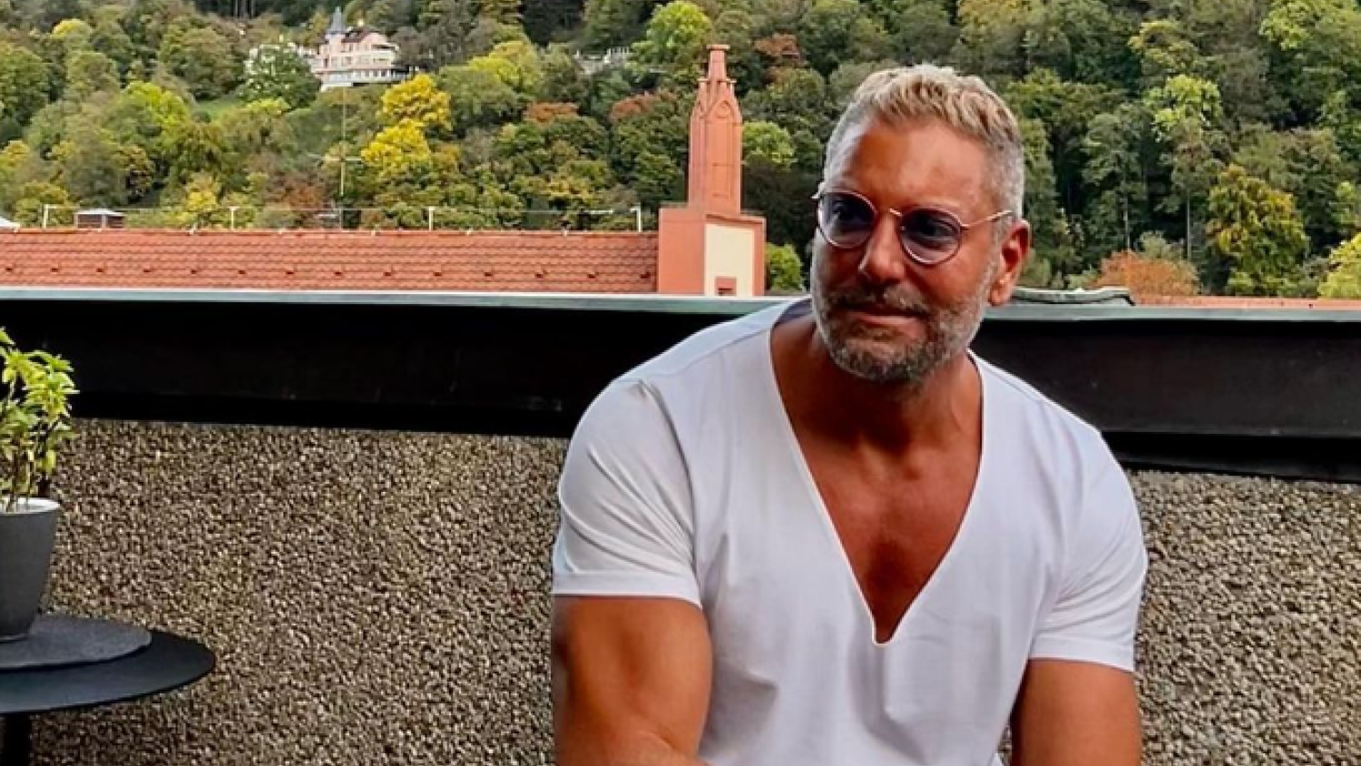 تامر هجرس يكشف حقيقة "الاتهام الشهير" الموجه لعادل إمام