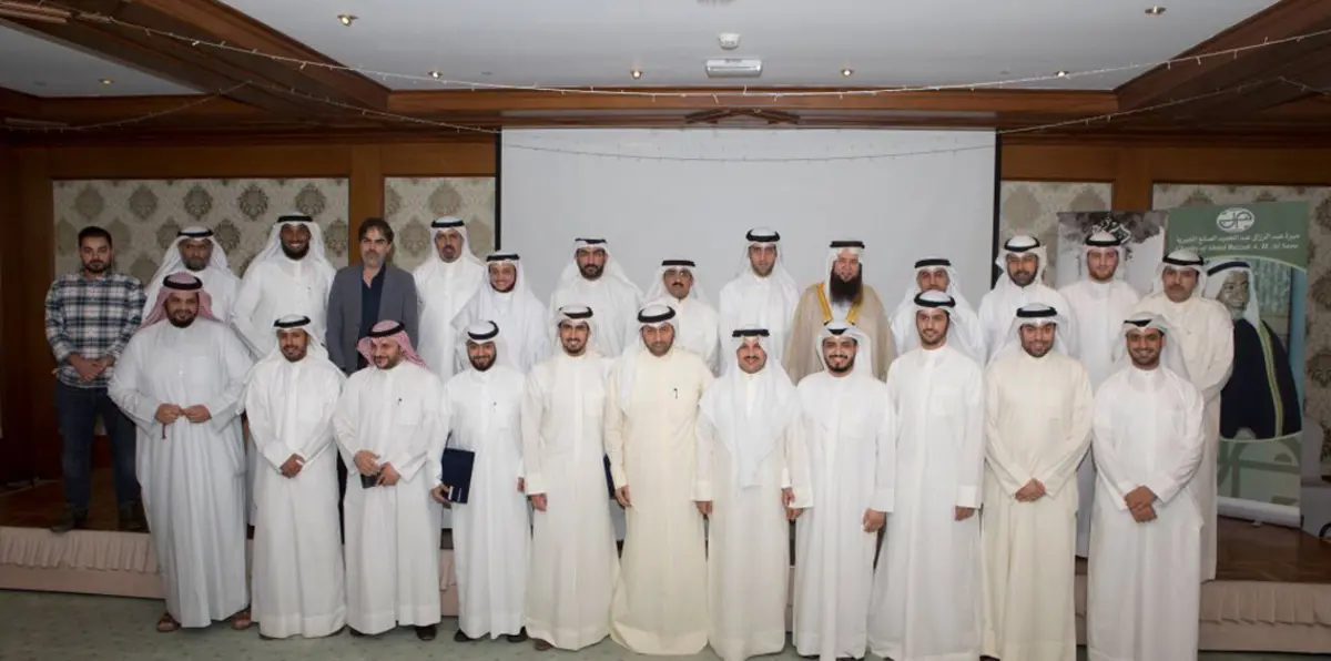 منشدو الكويت يخلدون رفيقهم مشاري العرادة في عمل جماعي