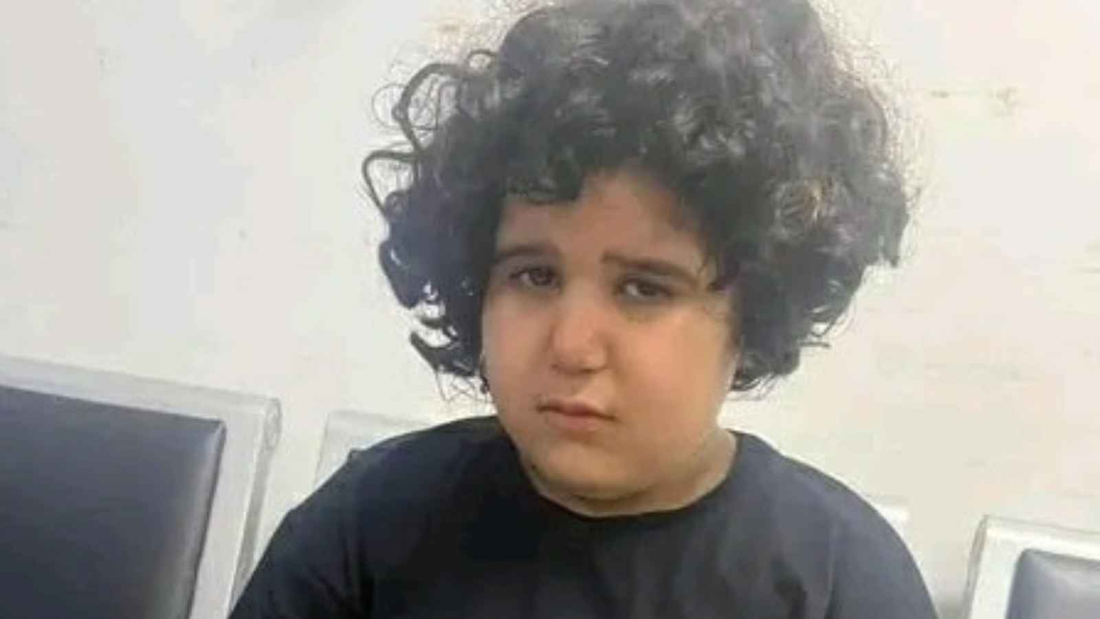 غموض حول غياب أهلها.. مواقع التواصل تضج بنبأ العثور على طفلة ليبية