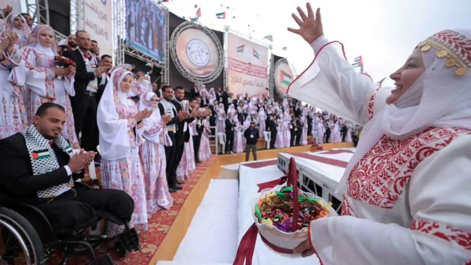 الإمارات تشارك أهالي غزة عرسا جماعيا ضمن عملية "الفارس الشهم3" (صور)