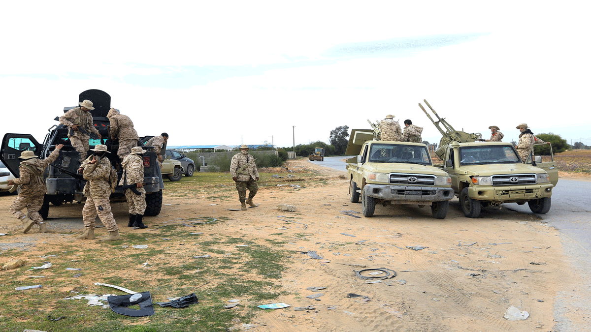 ميليشيات طرابلس تداهم مؤيدين للجيش الليبي بقصد القتل (فيديو)