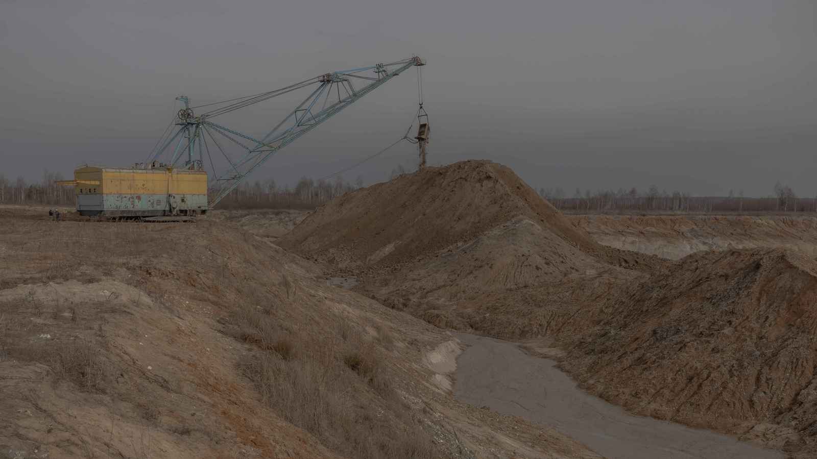 مع 3 دول.. "المعادن" ورقة تفاوضية حاسمة في صفقات ترامب