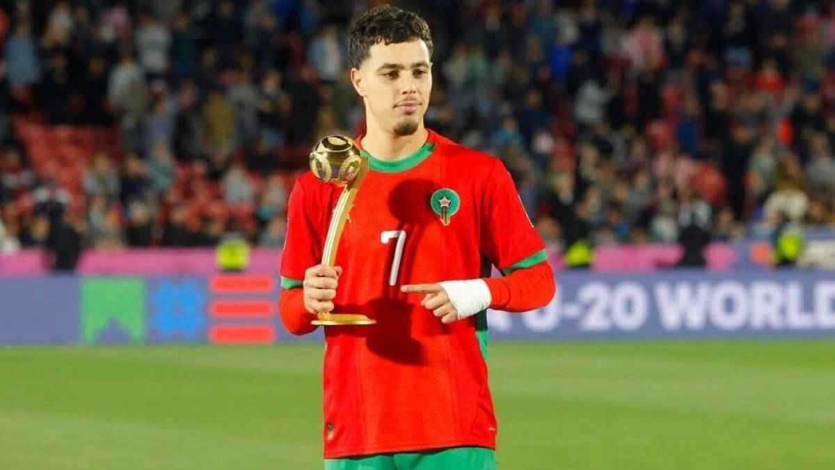 فرحته لا توصف.. عثمان معما يفاجئ طفل تشيلي بهدية رائعة (فيديو)