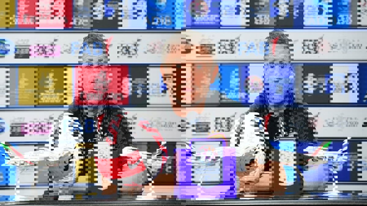 بعد تقارير إقالة ريبروف.. نادي العين يجدد رسميا الثقة في الجهاز الفني