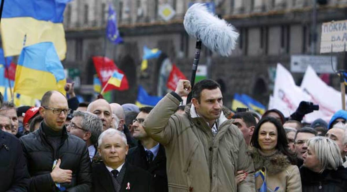 زعيم المعارضة الأوكرانية يدعو الرئيس للاستقالة