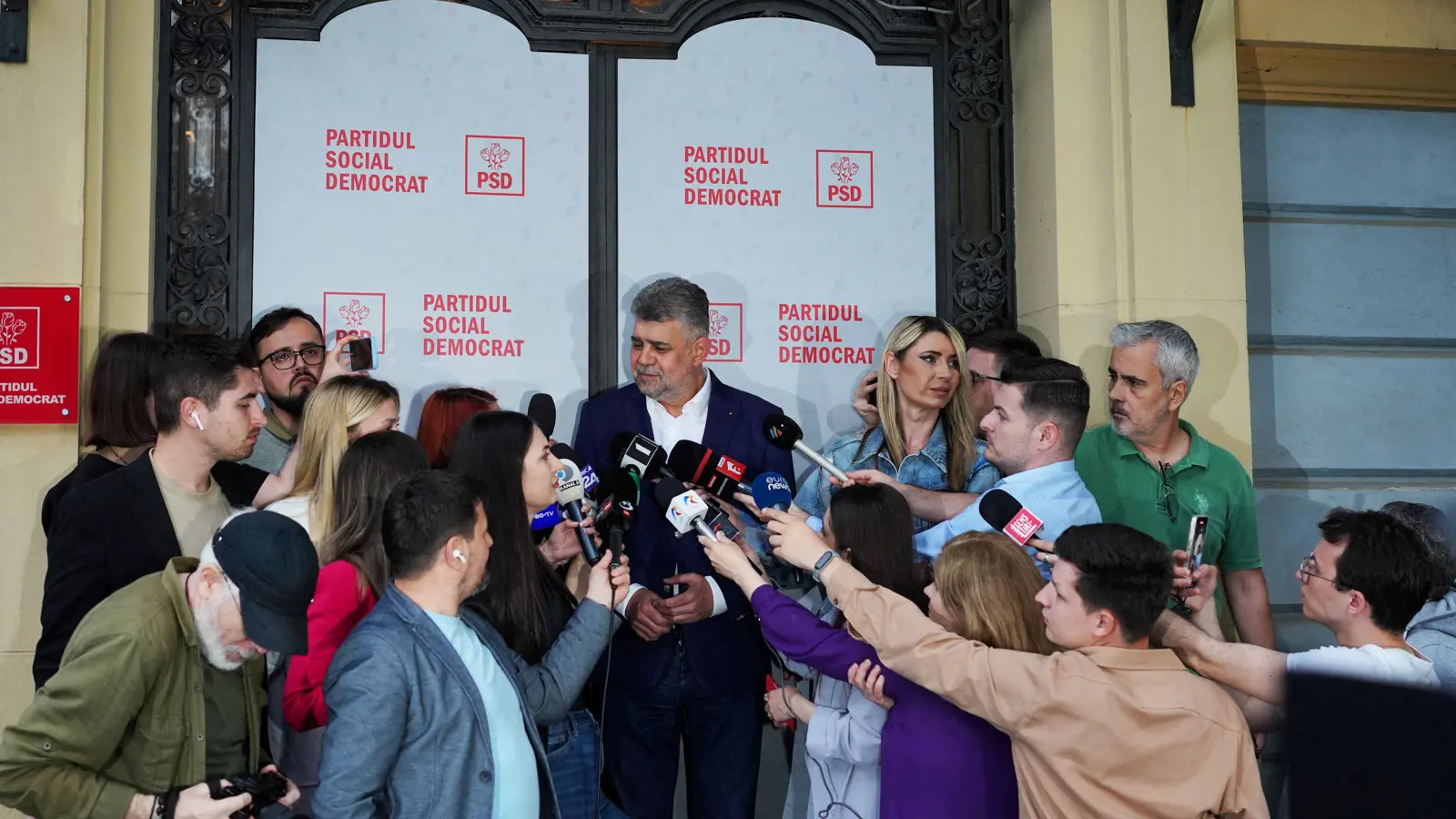 بعد صعود اليمين المتطرف.. استقالة رئيس وزراء رومانيا