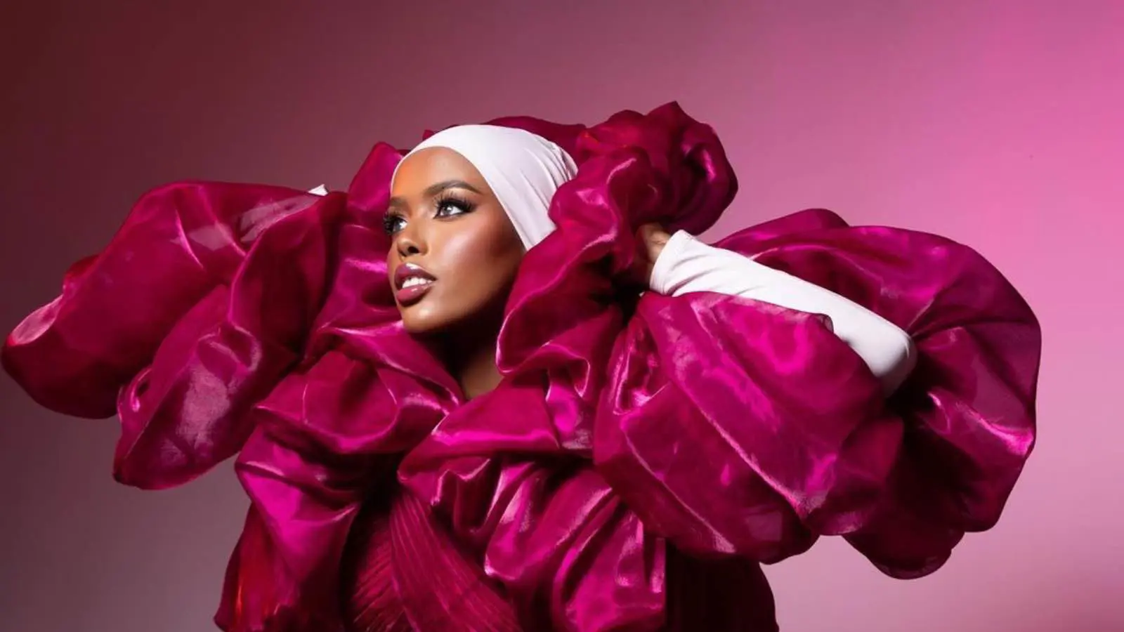 أول مُحجبة صومالية تُشارك بمسابقة ملكة جمال الكون (صور)