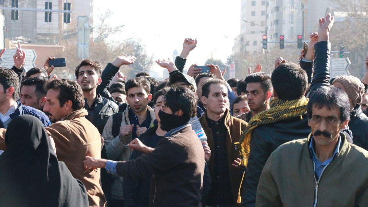 إيرانيون يتظاهرون في طهران نصرة لأهالي الأحواز (فيديو)