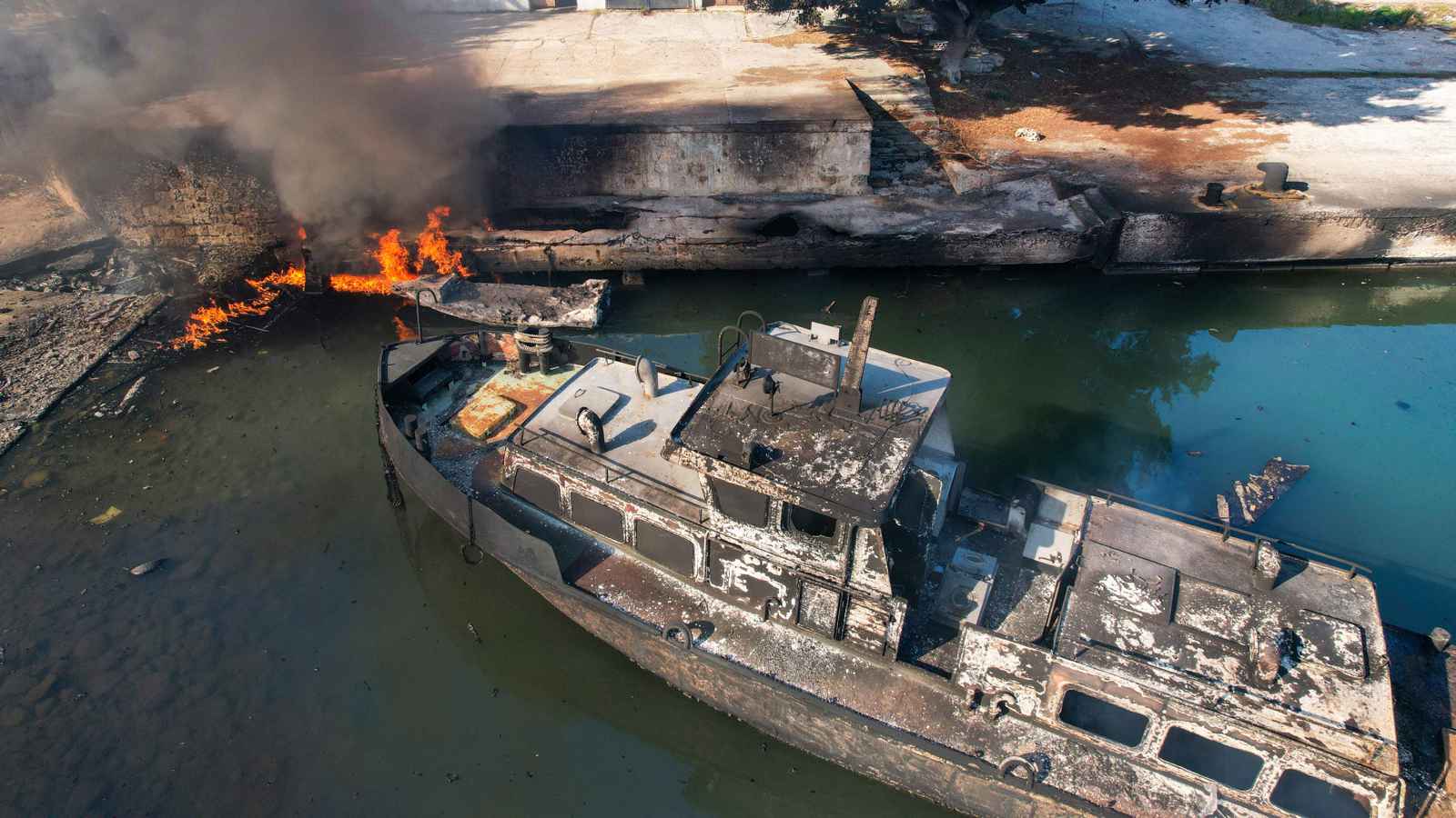 "أمبري" توثق استهداف إسرائيل 6 سفن سورية في اللاذقية