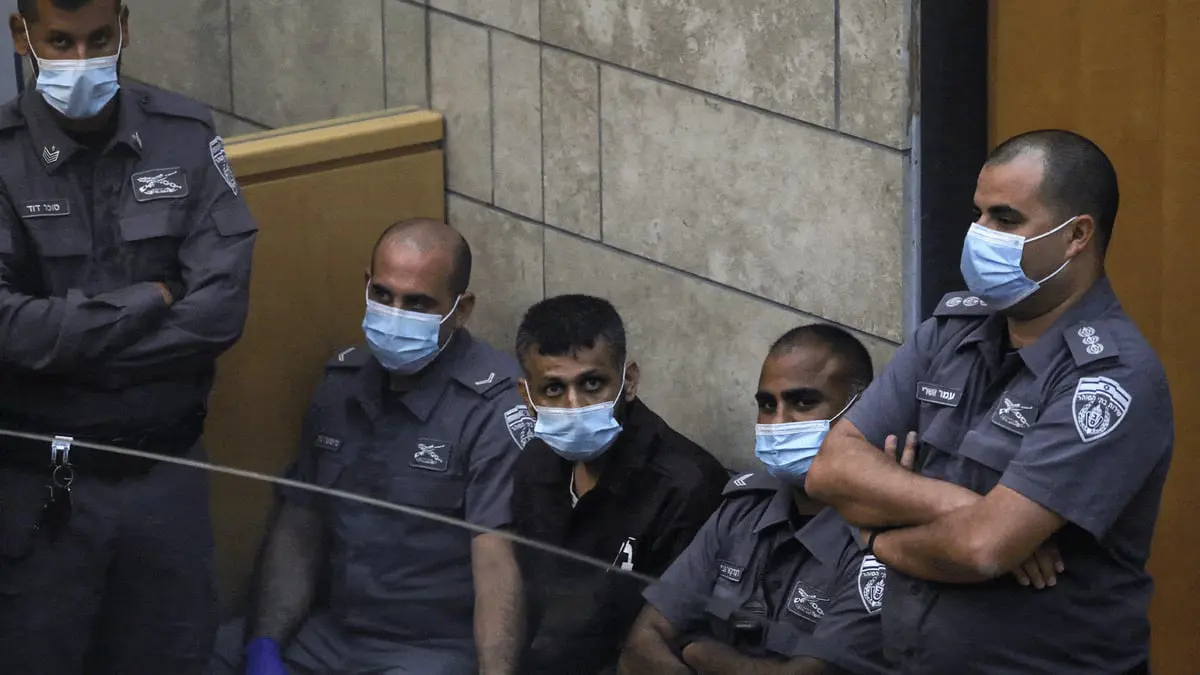 إحداها في الحمام.. إسرائيل تراقب الأسير محمد العارضة الفار من سجن جلبوع بالكاميرات