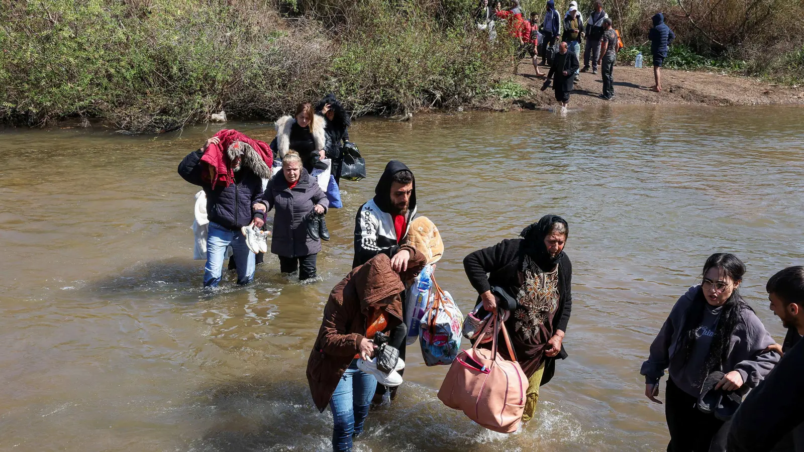 "رويترز": على غرار "الإيزيديات" اختطاف "العلويات" يثير الرعب في سوريا