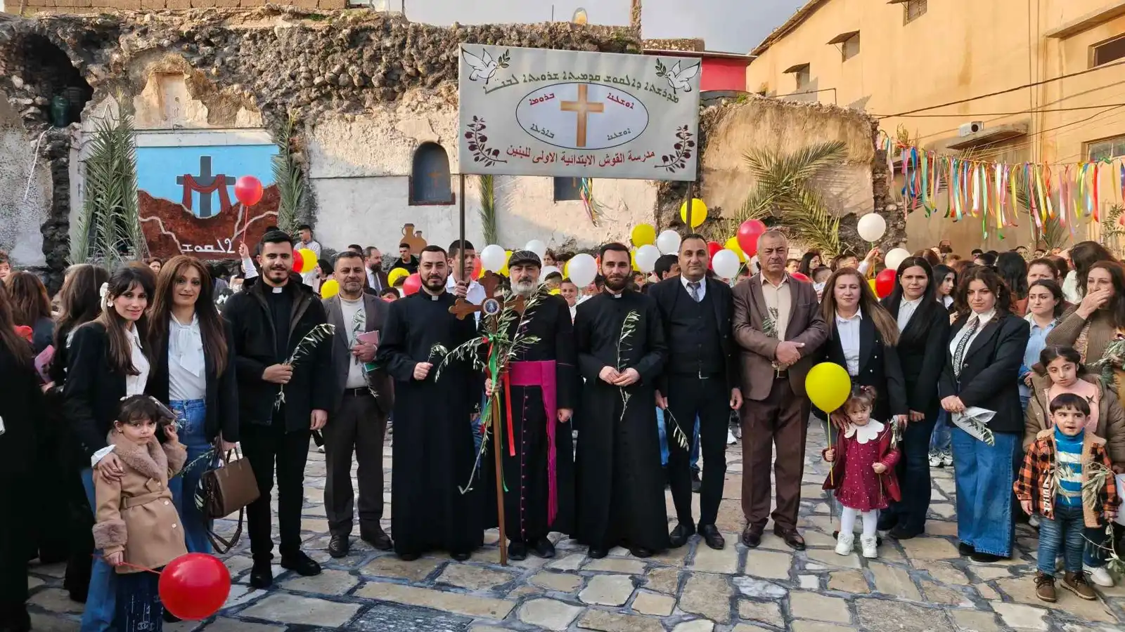 "القوش" العراقية تحتفل بأحد الشعانين وسط أجواء الحرب (فيديو)