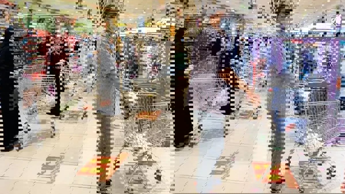 توطين جديد للوظائف في محلات التموينات والأسواق المركزية بالسعودية