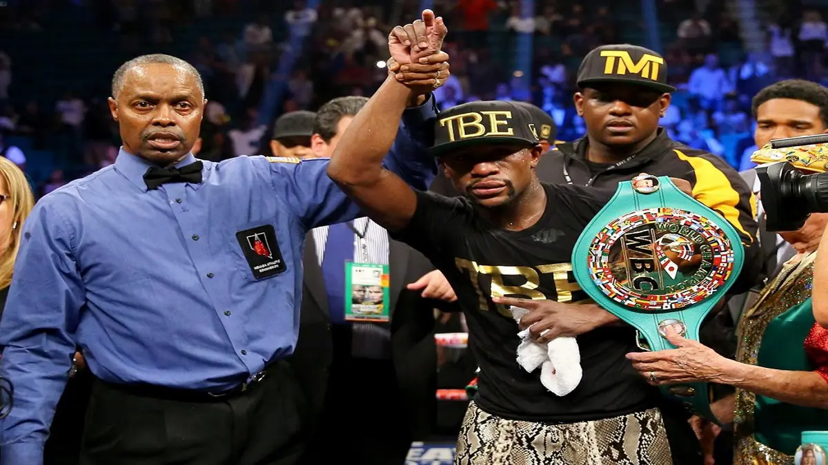 تصاعد التصريحات النارية بين مايويذر وأمير خان