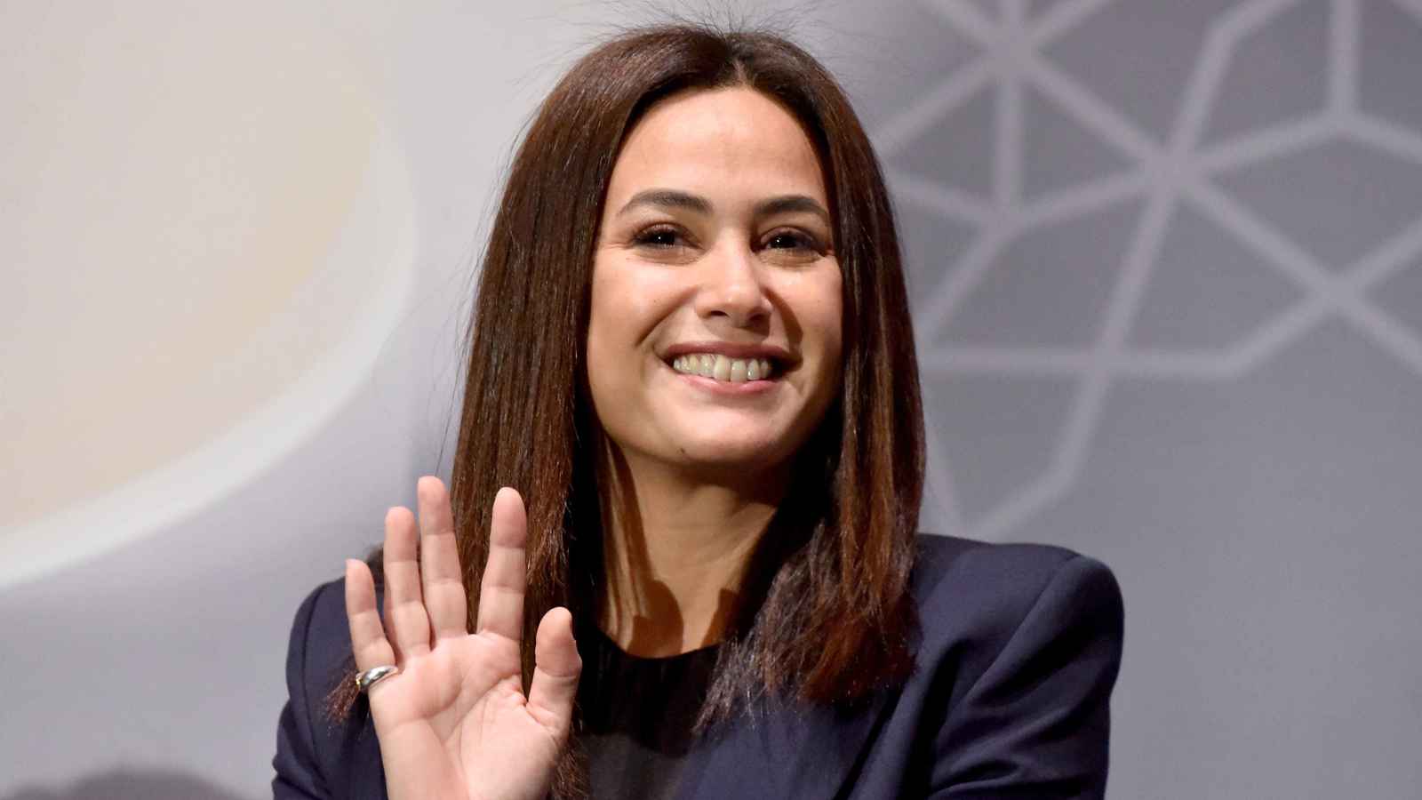 هند صبري وابنتها تكتسحان ترند "هش هش" (فيديو)