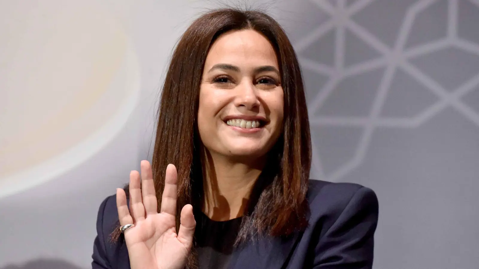 هند صبري وابنتها تكتسحان ترند "هش هش" (فيديو)