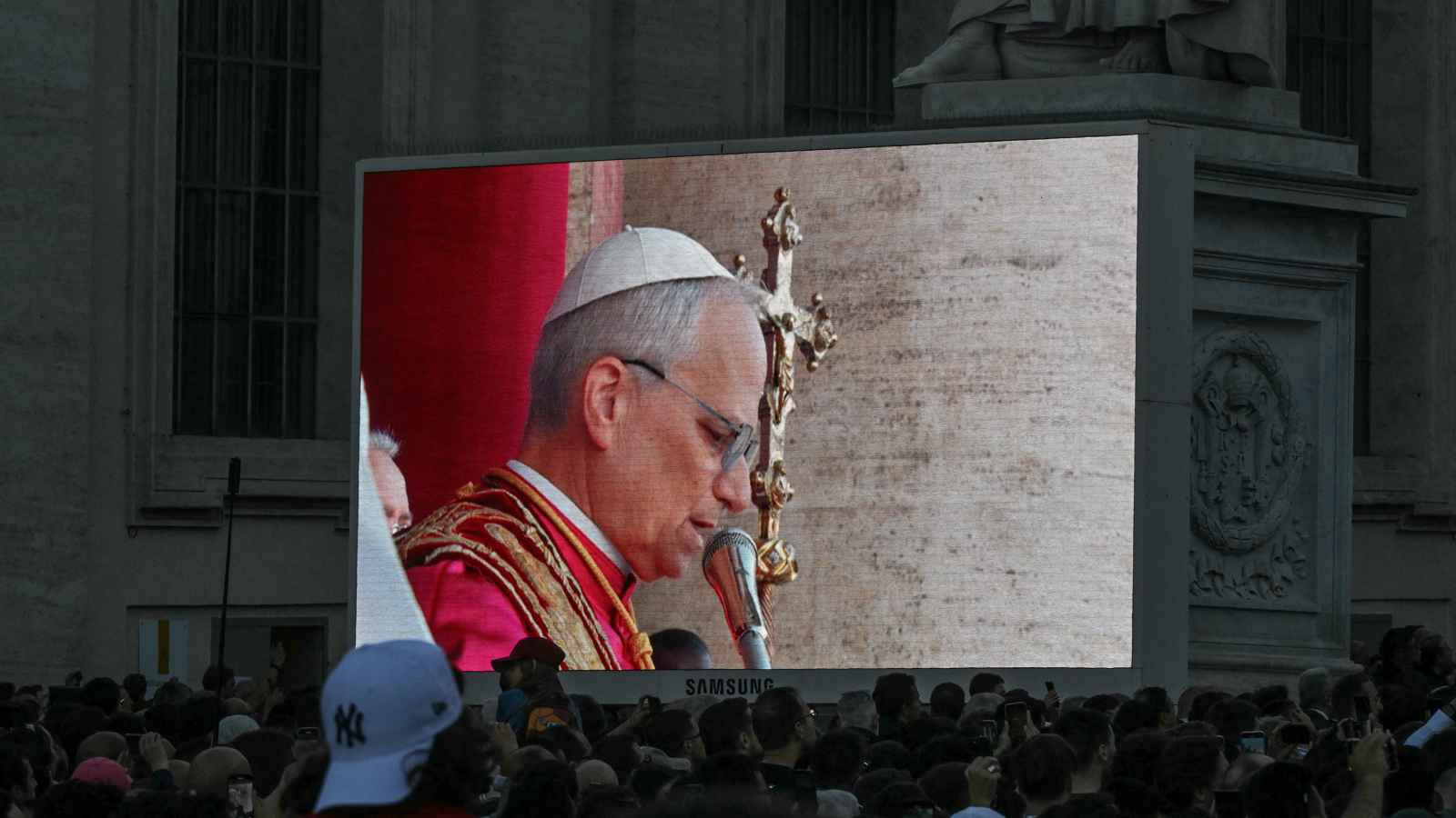 ترامب يهنىء أول بابا أمريكي: "شرف كبير لنا"