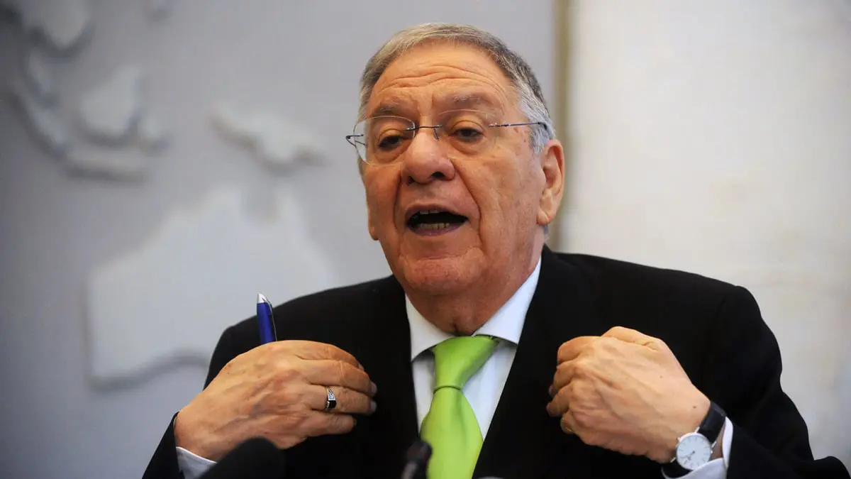 متهم باختلاس.. وزير جزائري سابق يُطالب بتخفيف عقوبته لتقدمه في السن