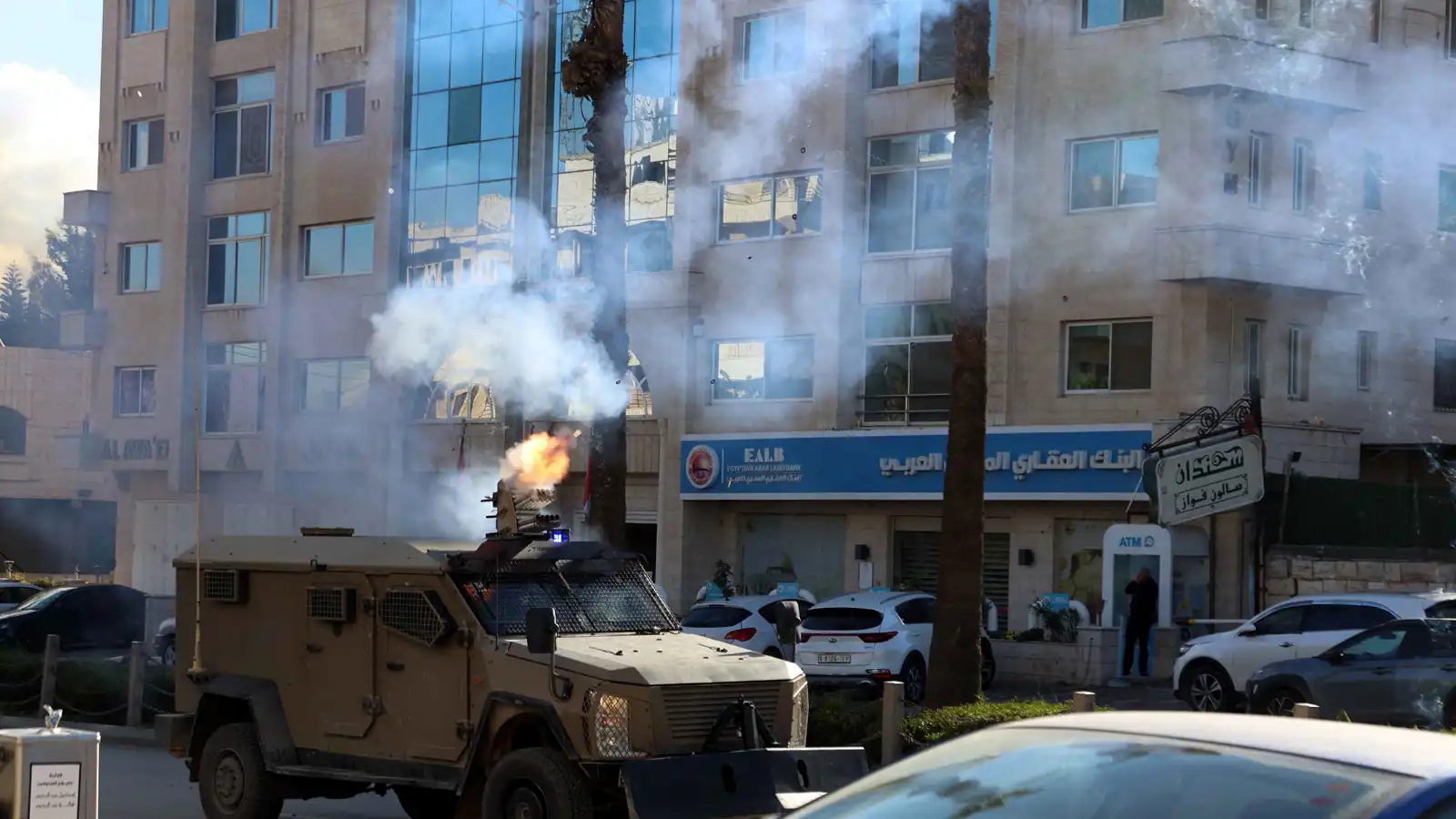 بالرصاص الحي والغاز السام.. اقتحامات إسرائيلية واسعة تشعل الضفة الغربية