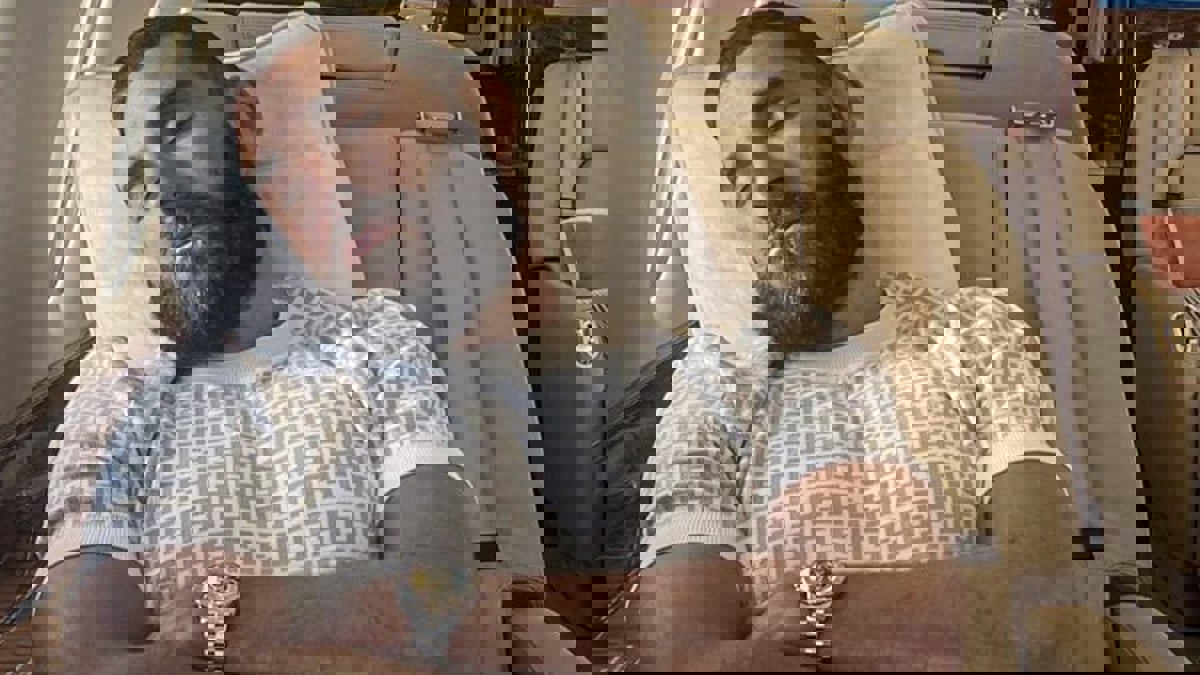 كريم بنزيما يحذف صورة من حساباته بعدما ظهر فيها "إصبع قدم امرأة"