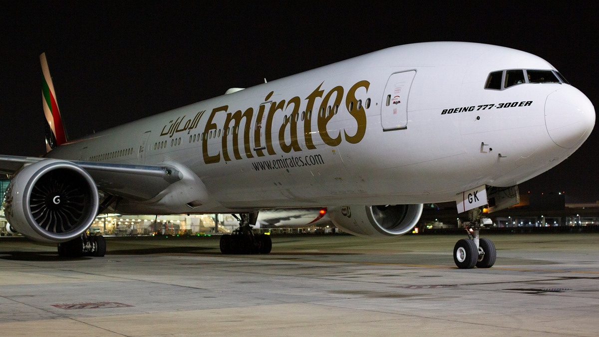 وصول أول شحنة من لقاح فايزر بيونتيك إلى دبي