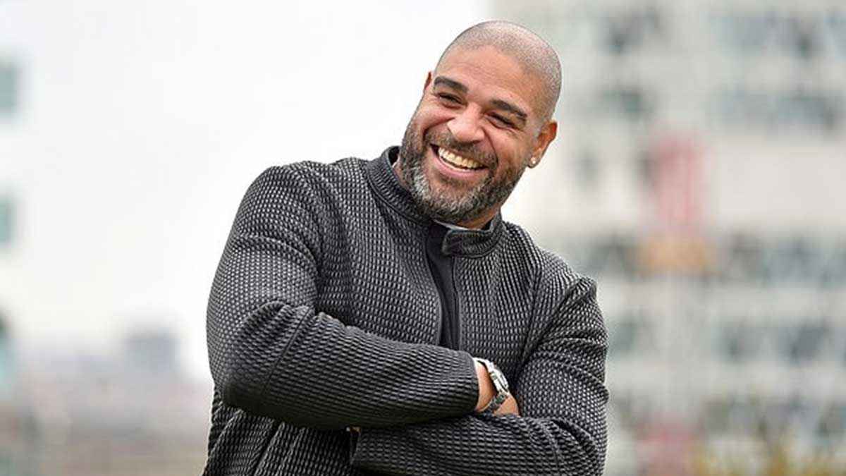 أدريانو يتحدث عن وفاة والده وصراعه مع الإدمان في رسالة صادمة