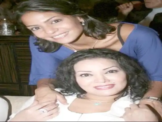 الفنانة المغربية ليلى غفران وابنتها هبة العقاد