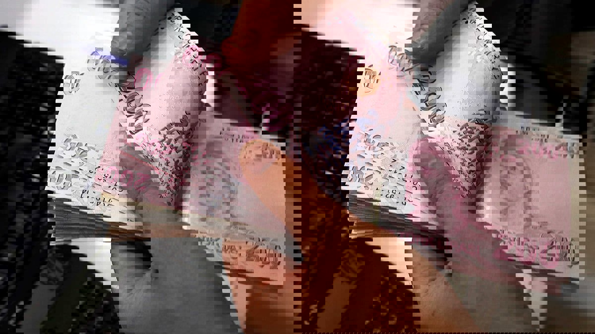 الليرة التركية تسجل مستوى قياسيًا منخفضًا أمام الدولار الأمريكي‎‎