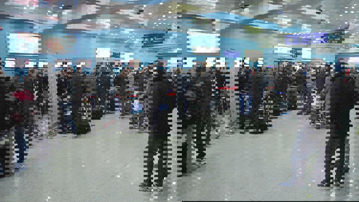 مسافرون عالقون في مطارات المغرب والجزائر بعد تعليق الرحلات الجوية بينهما (فيديو)‎