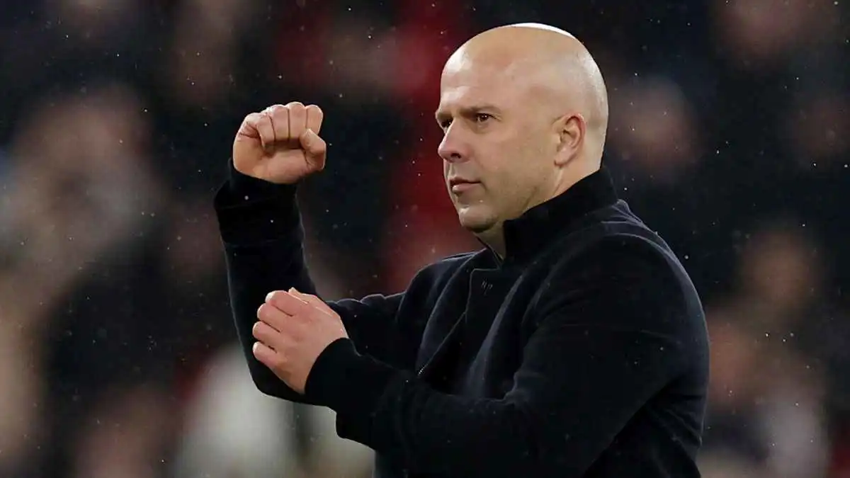 تلقى هجومًا شديدًا.. سلوت يفجر غضبًا بتصريح غريب