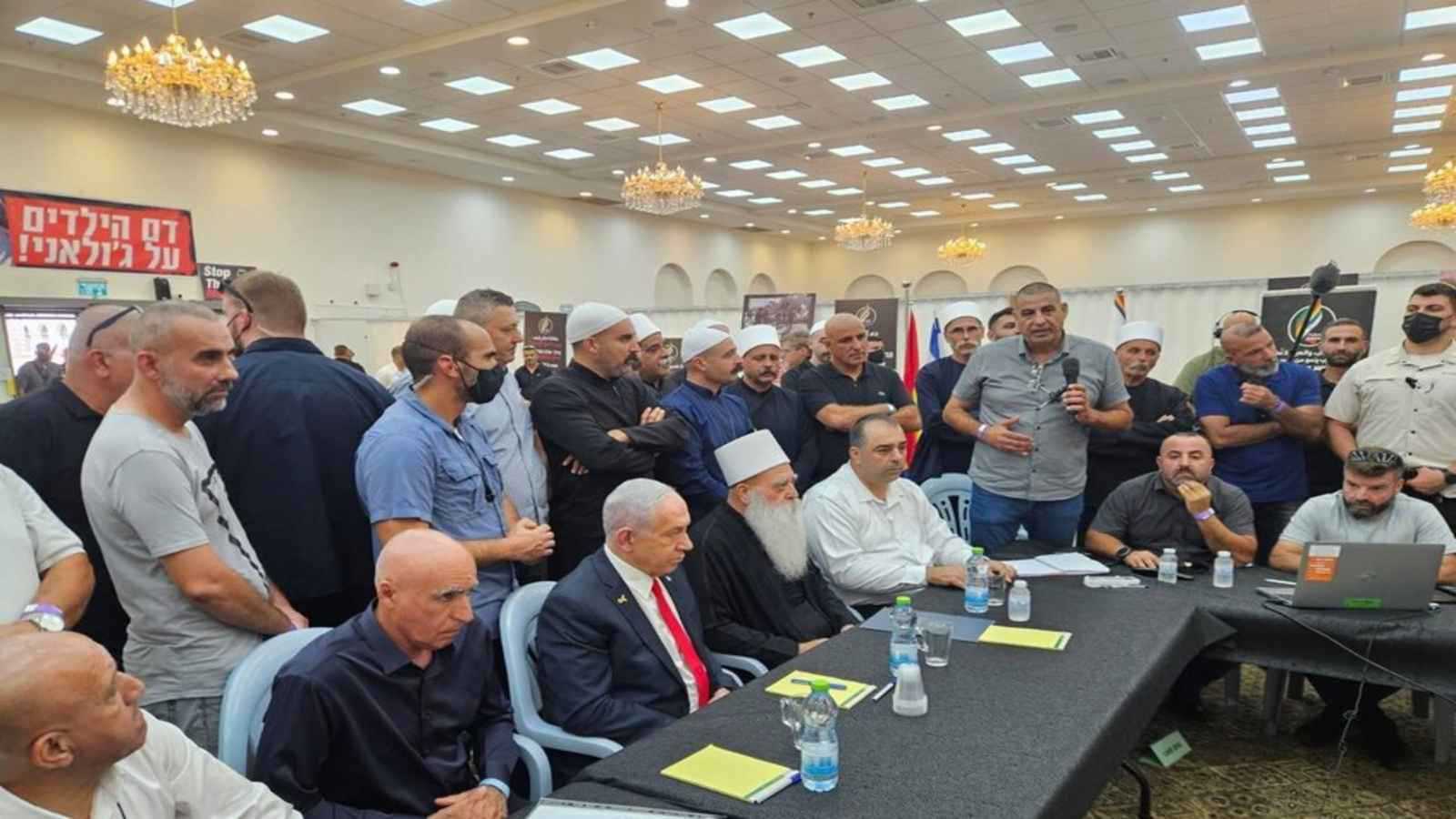 نتنياهو يهاجم الشرع خلال لقائه بزعماء دروز: "نعرف مع من نتعامل"