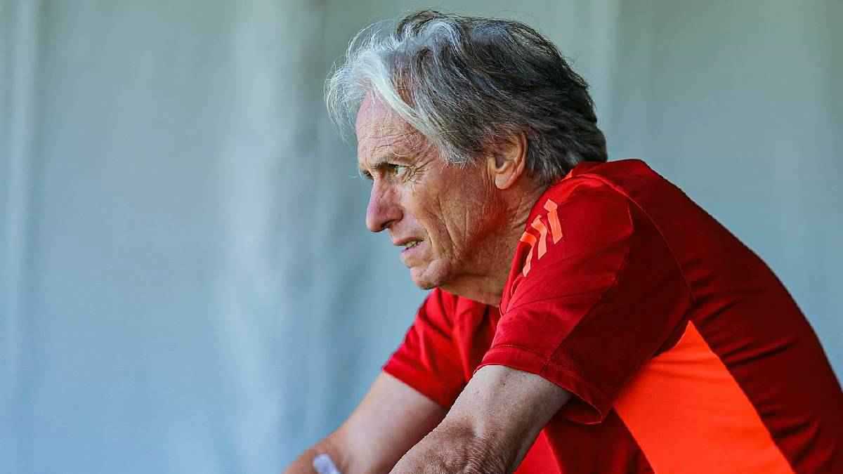 جيسوس يعلن استبعاد نجمي النصر السعودي