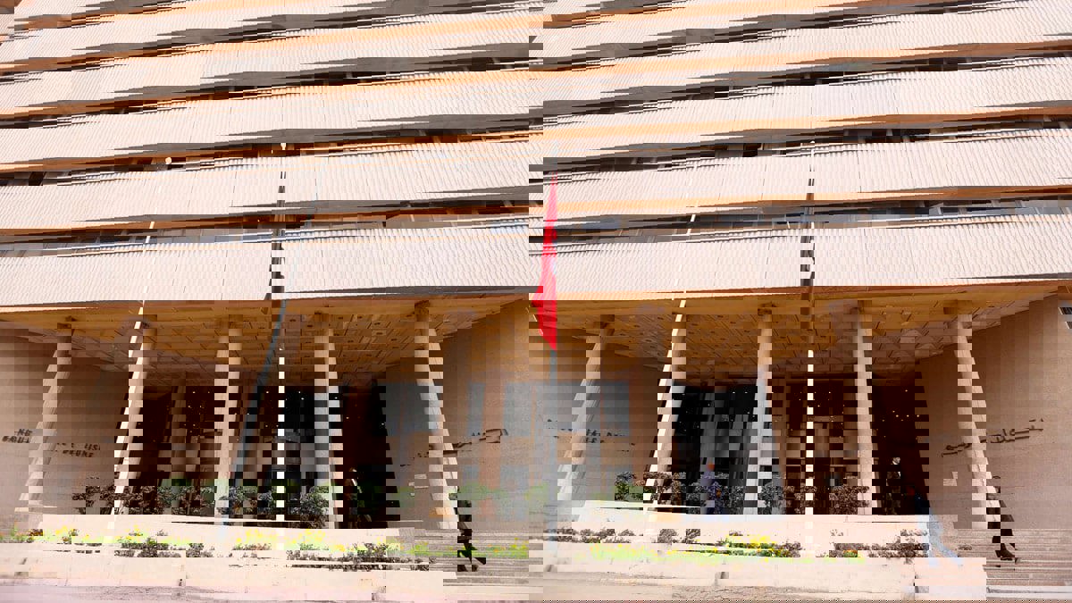 "المركزي التونسي" يحذر من انهيار الاقتصاد المحلي بسبب "كورونا"