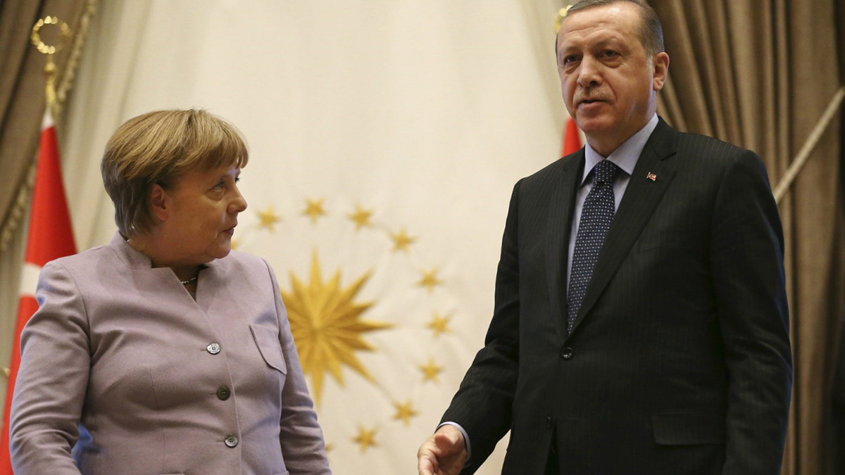 ميركل: لن نسلم أسلحة لتركيا ولا بد من إنهاء التوغل في سوريا
