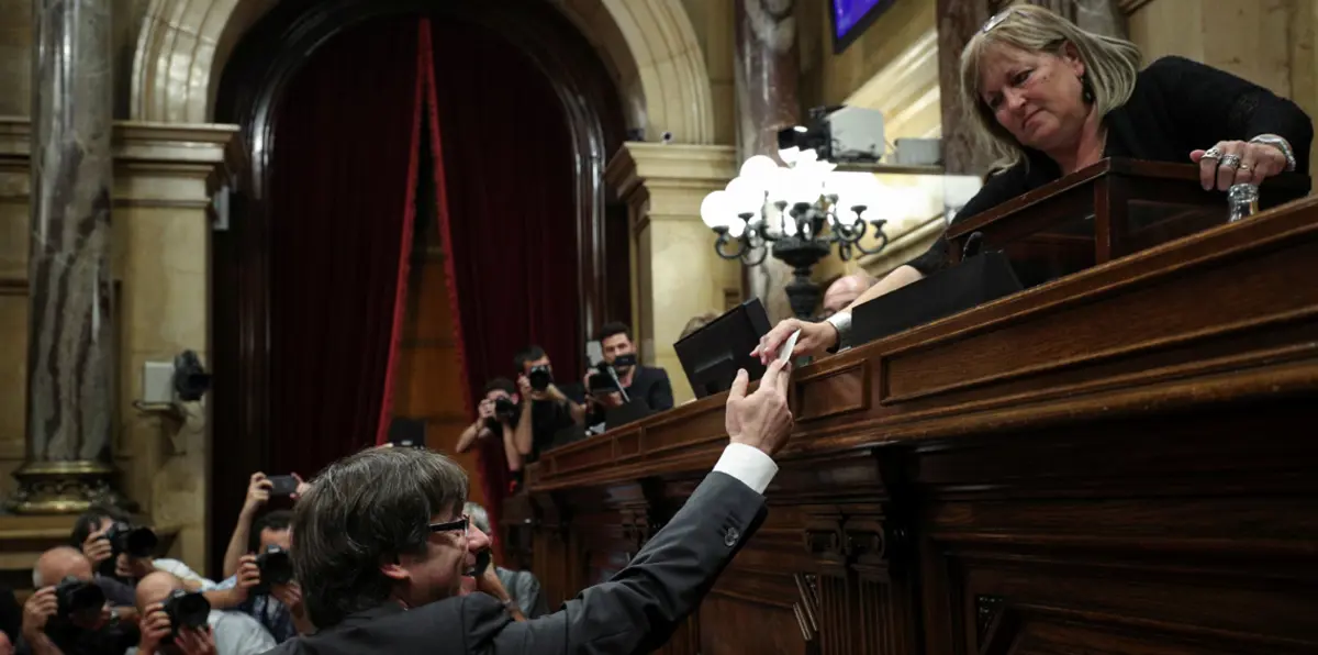 برلمان كاتالونيا يعلن استقلال الإقليم عن إسبانيا (فيديو)