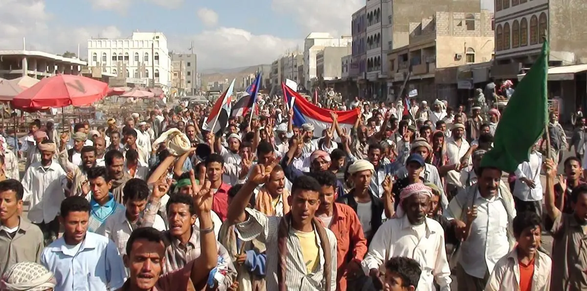 هل تضم الحكومة اليمنية في صفوفها وزراء موالين لقطر؟