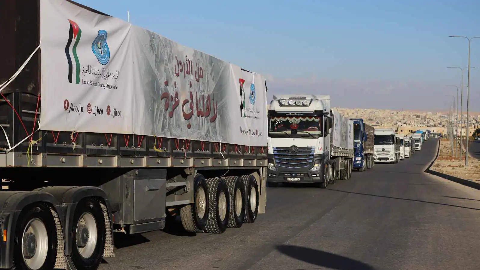 مسؤول أردني: اعتداءات المستوطنين تعرقل قوافل المساعدات إلى غزة