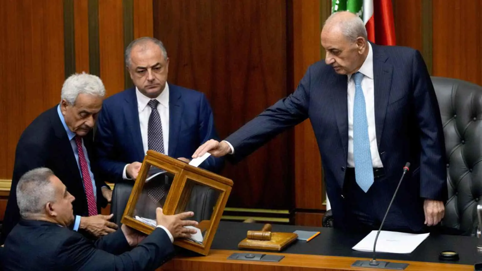 لماذا اختار نبيه بري تأجيل جلسة انتخاب الرئيس حتى يناير القادم؟