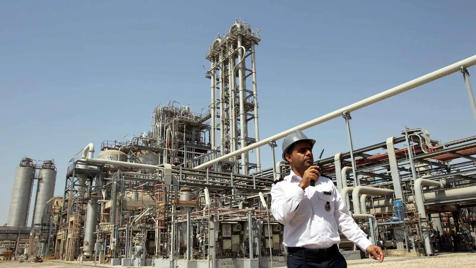 انفجارات عنيفة بمنطقة ماهشهر للبتروكيمياويات في إيران