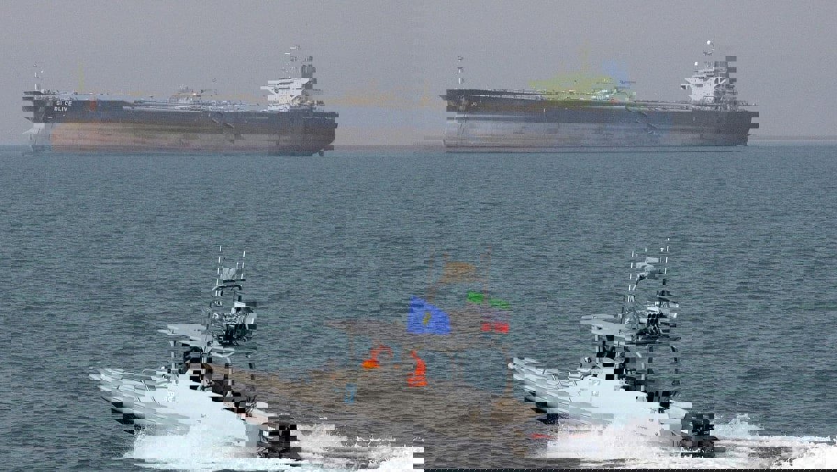 إيران تقول إن ناقلتي نفط تابعتين لها تعرضتا لهجوم في خليج عدن